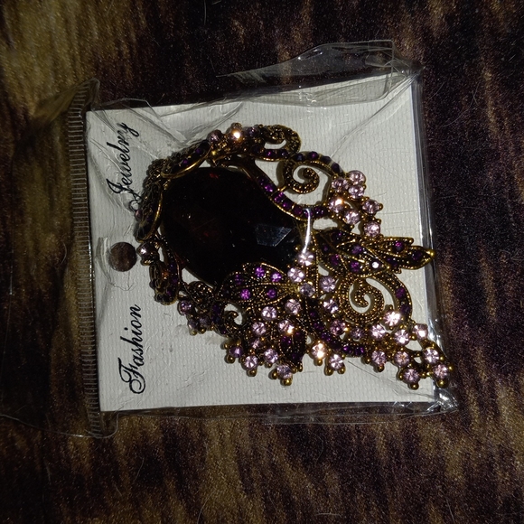 Fashion Jewelry Jewelry - Amythist crystals fancy  pin